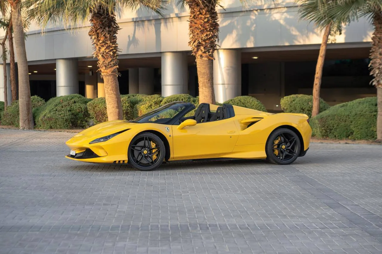 Ferrari F8 Spider 2022 (Yellow)