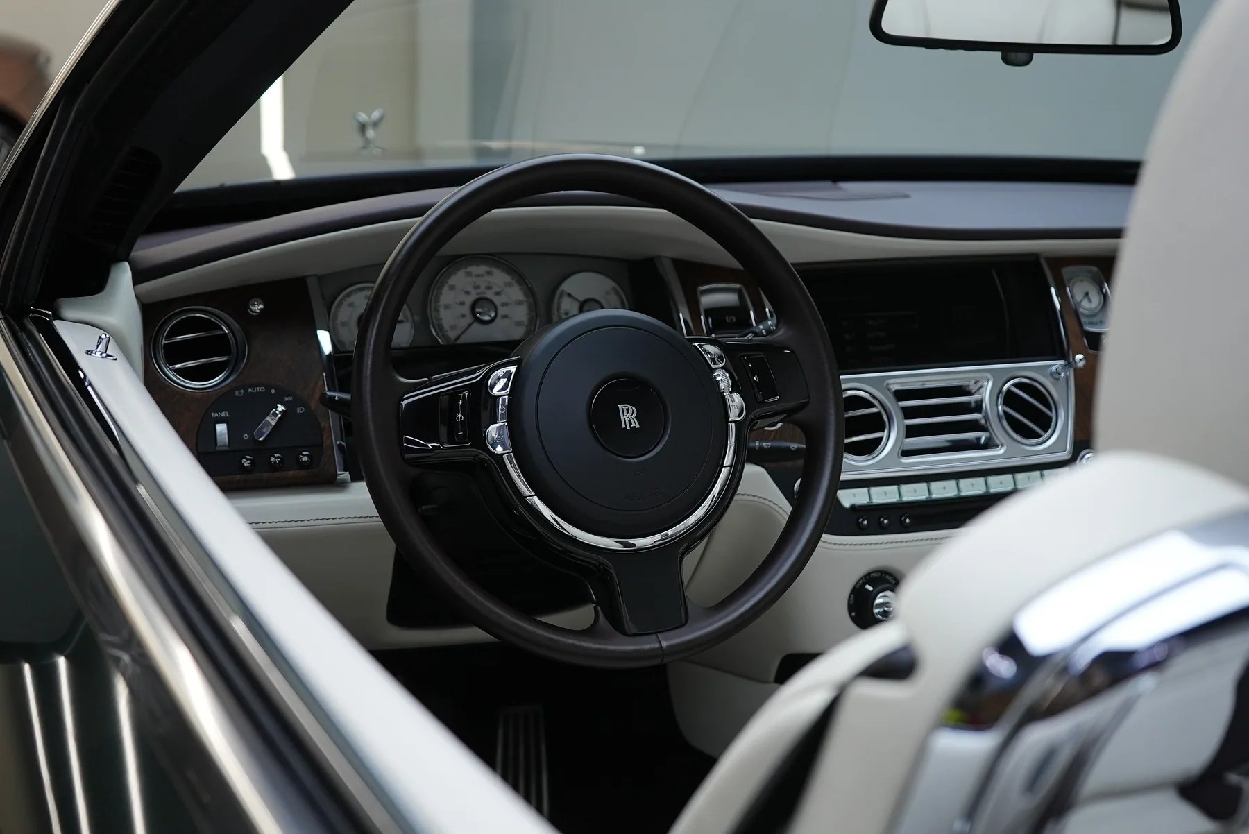 Rolls-Royce Dawn 2023 (Green)
